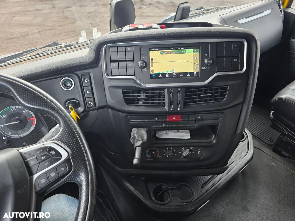 Iveco Stralis Hi-Way - 10