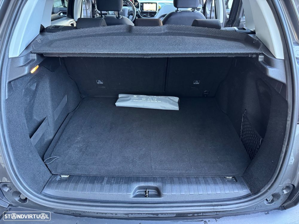 Peugeot 2008 BlueHDi 100 STOP & START Signature - 24