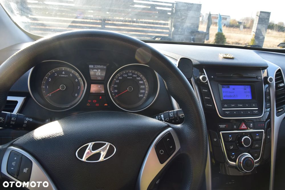 Hyundai i30 1.6 Classic + - 10