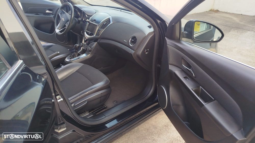 Chevrolet Cruze SW 1.7 VCDi LTZ - 17