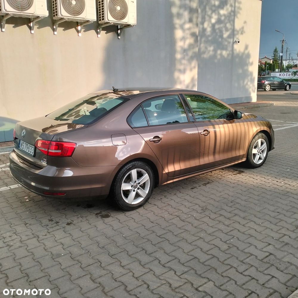 Volkswagen Jetta 1.2 TSI Comfortline - 4