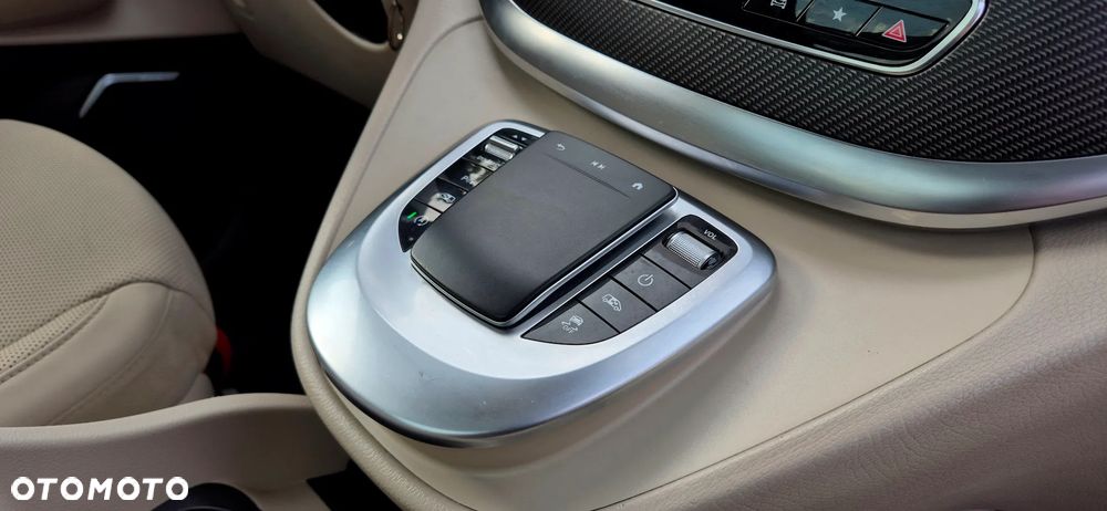 Mercedes-Benz Klasa V 300 d 4-Matic Exclusive 9G-Tronic (d³ugi) - 33
