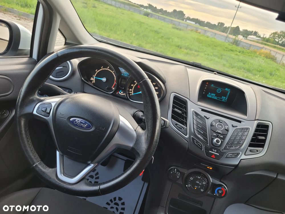 Ford Fiesta - 24