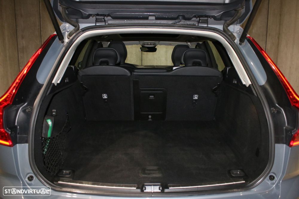 Volvo XC 60 2.0 T6 PHEV Plus Dark AWD - 17