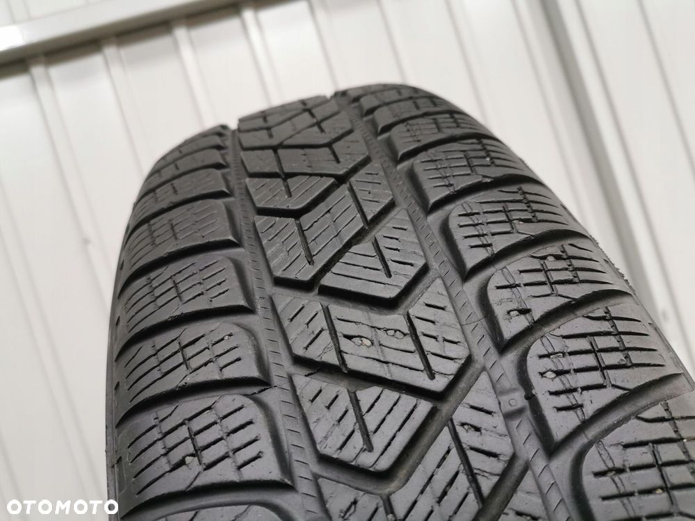 1x Pirelli Scorpion Winter 215/65R17 2017r 6m 2346 - 2
