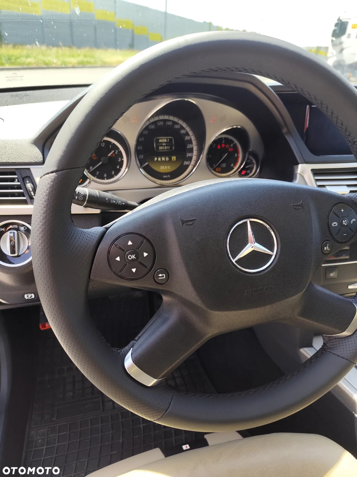 Mercedes-Benz Klasa E 200 T CDI DPF BlueEFFICIENCY Automatik Avantgarde - 9
