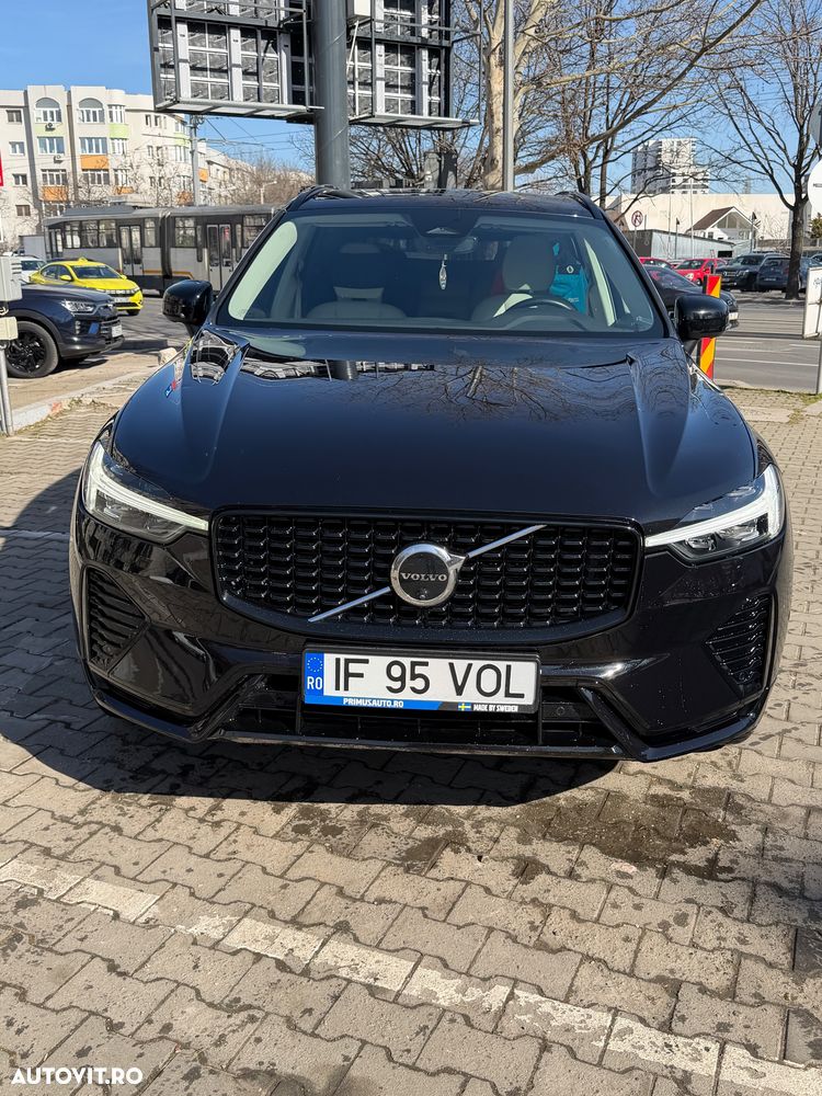 Volvo XC 60 B4 MHEV AT AWD Ultimate Dark - 1