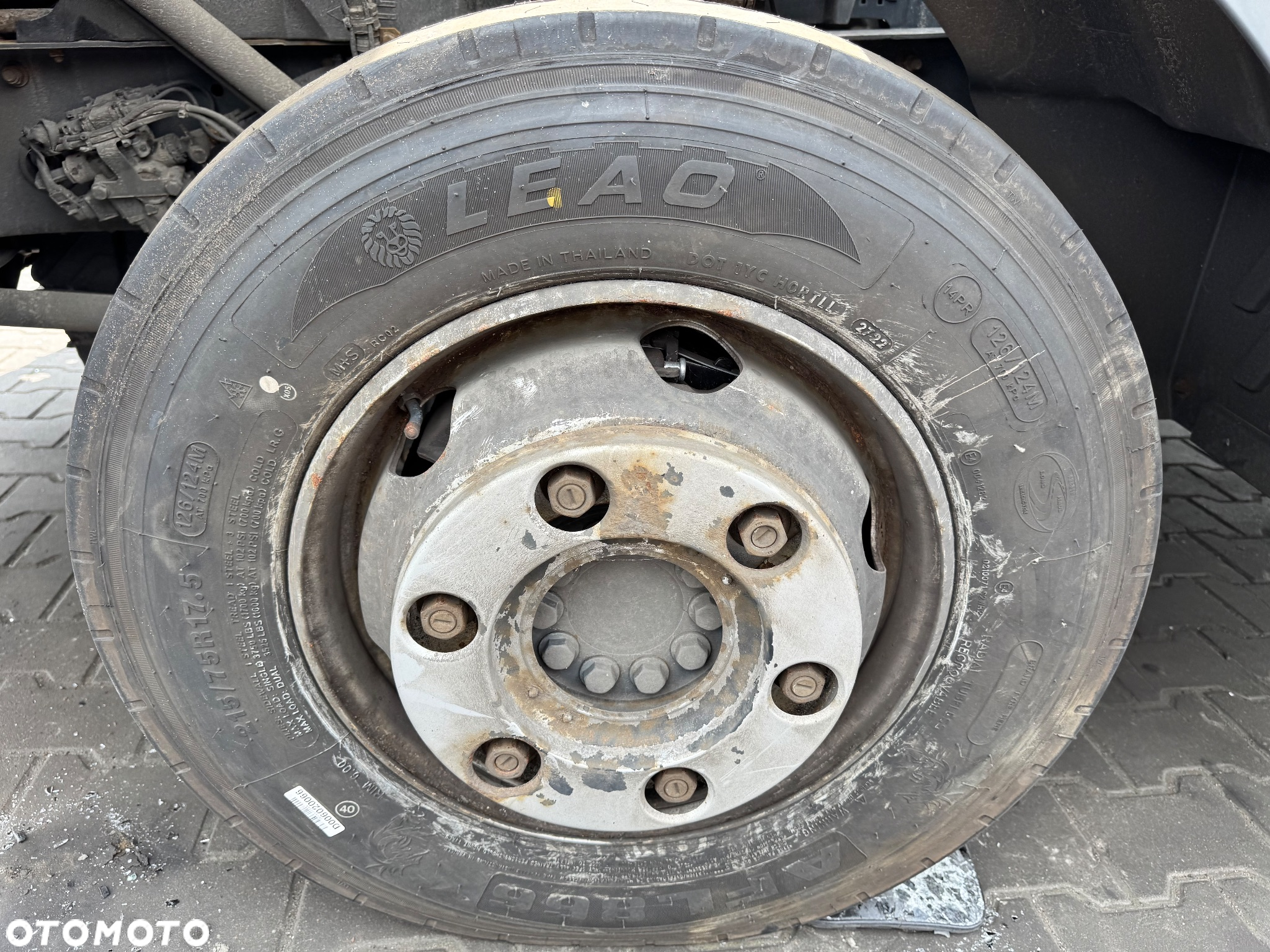 Kompletne koło napędowe, felga, opona LEAO 215/75 R17,5 - 3