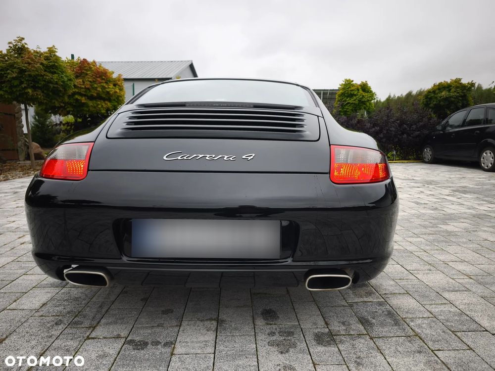 Porsche 911 Carrera 4 - 14