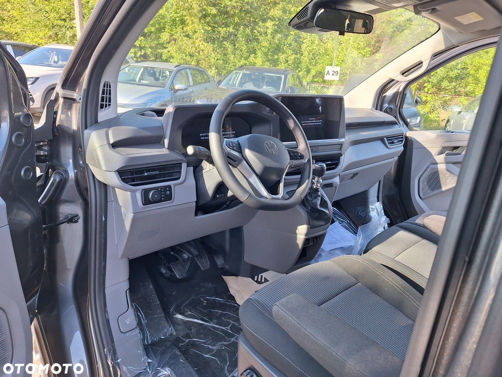 Volkswagen Caravelle - 14