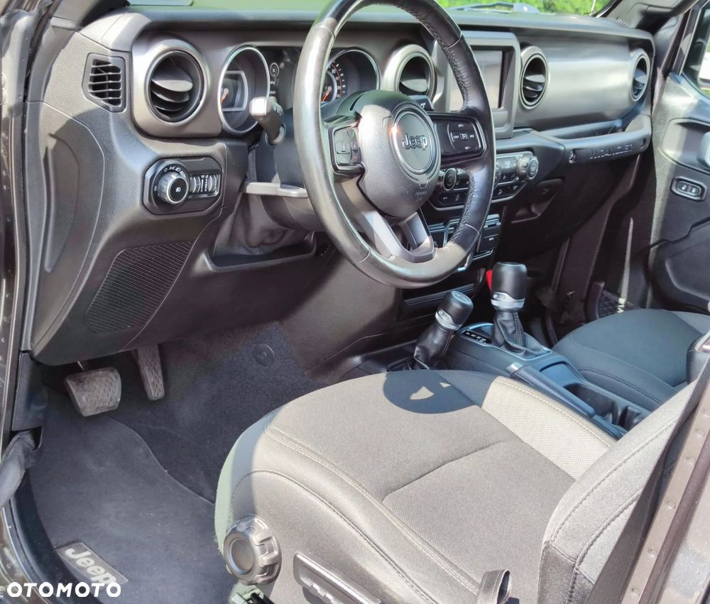 Jeep Wrangler - 19
