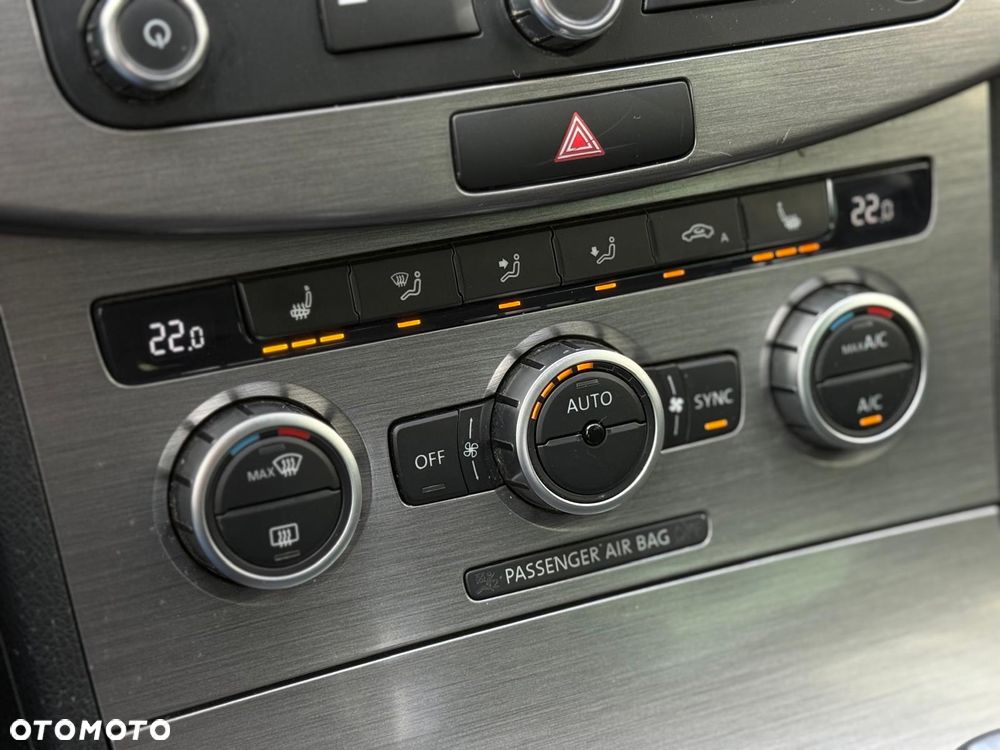 Volkswagen Passat 2.0 TDI SCR DSG Comfortline - 23