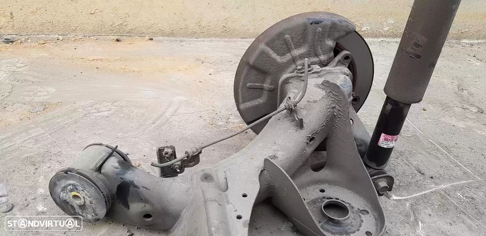 CHARRIOT TRASEIRO KIA CARENS IV 2017 -55100A4560 - 3