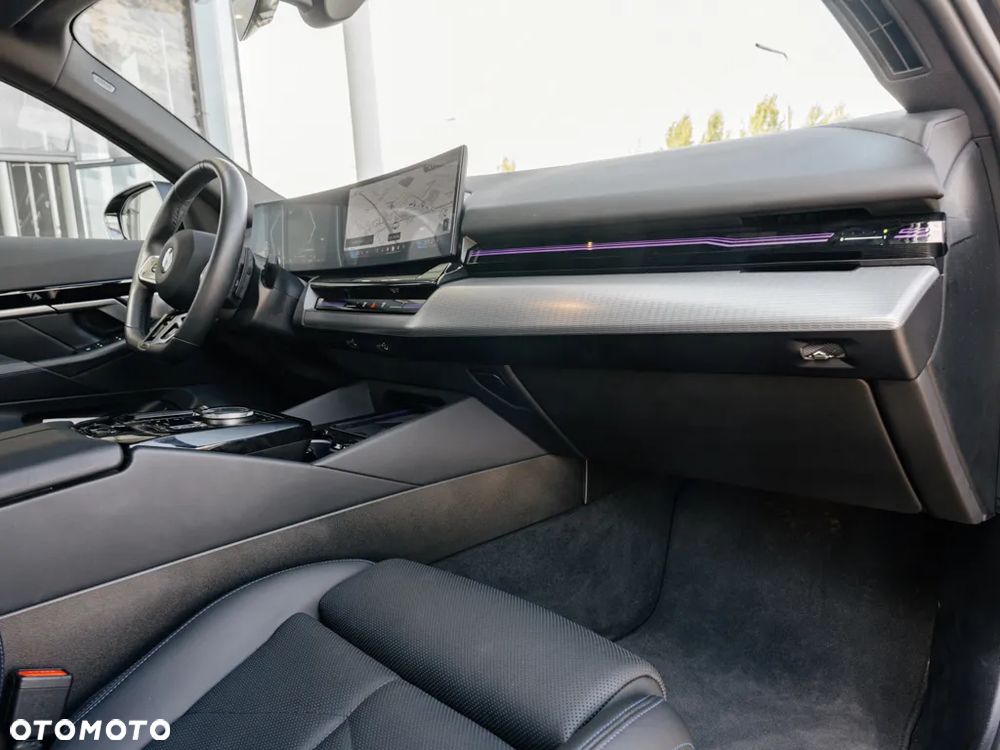 BMW Seria 5 520i - 11