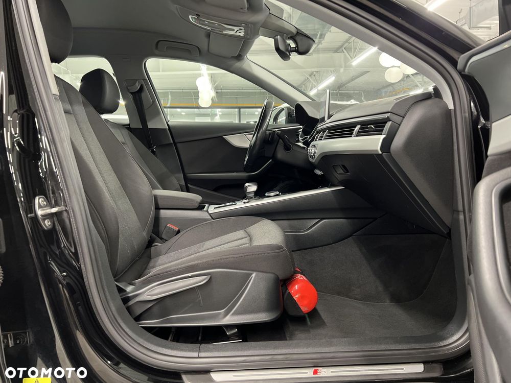 Audi A4 Limousine - 11