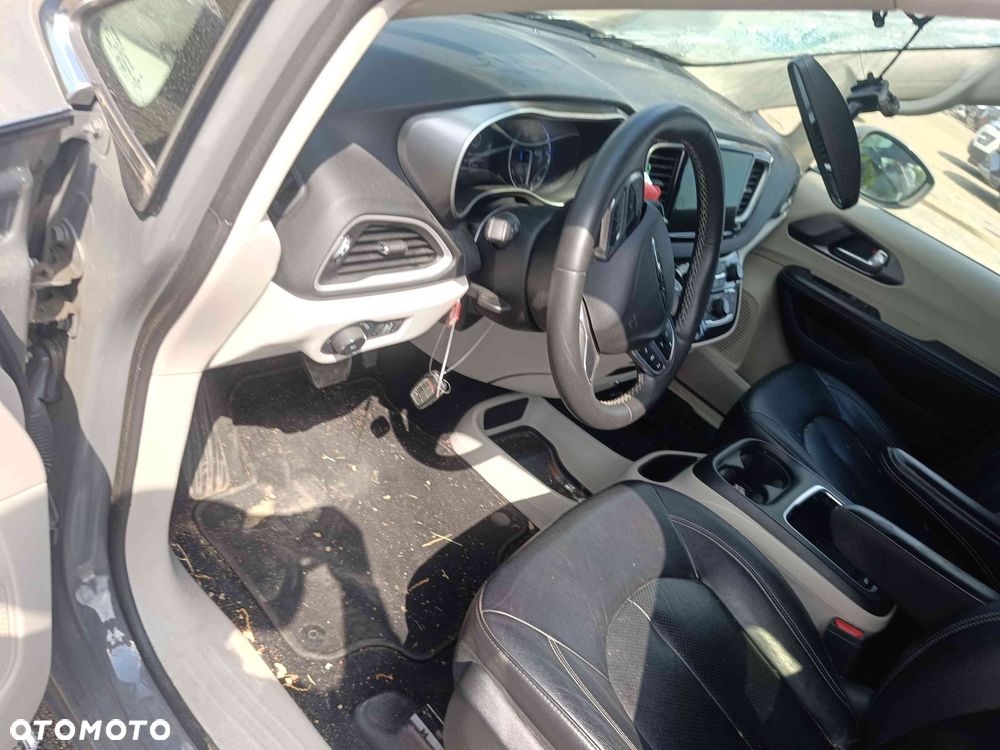Chrysler Pacifica - 25