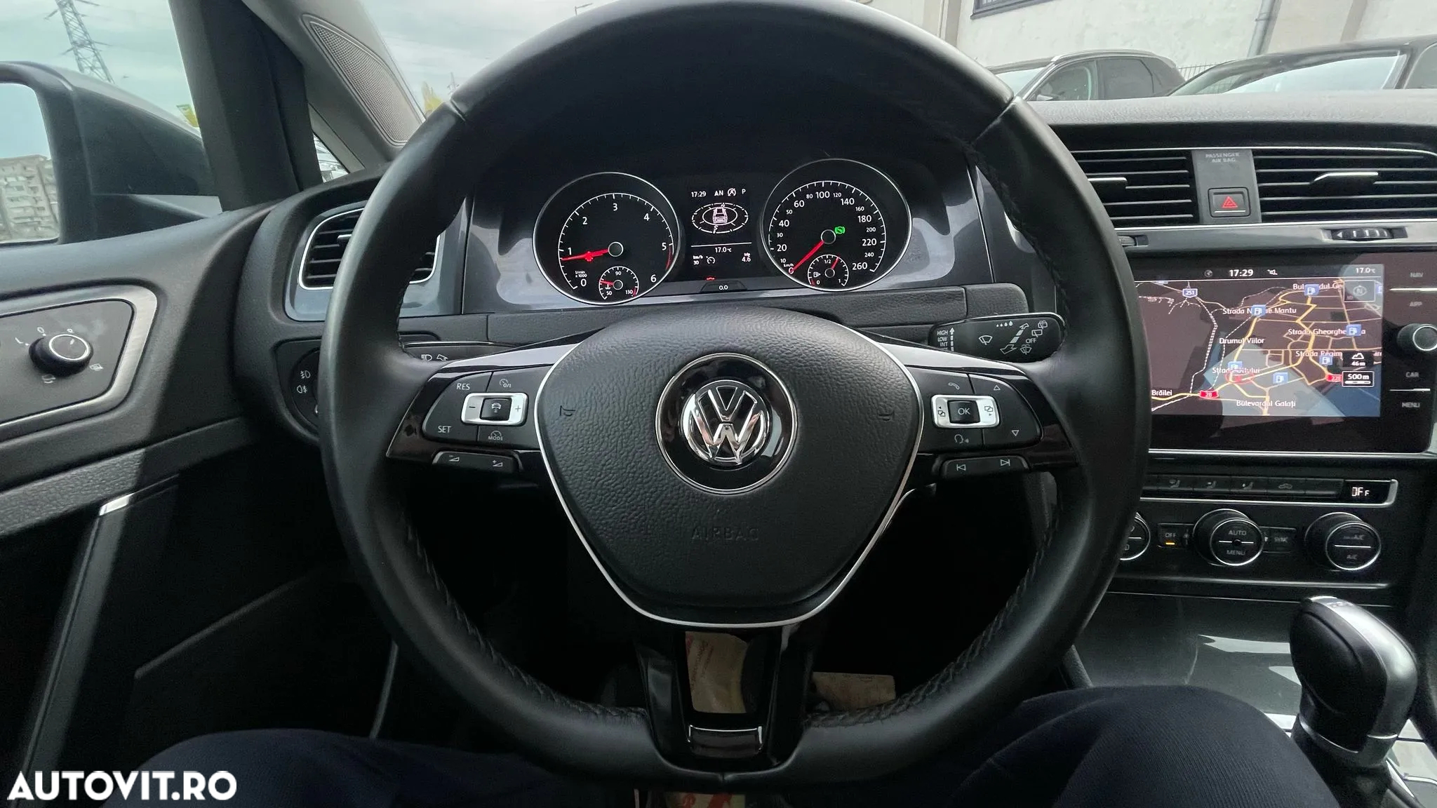Volkswagen Golf - 28