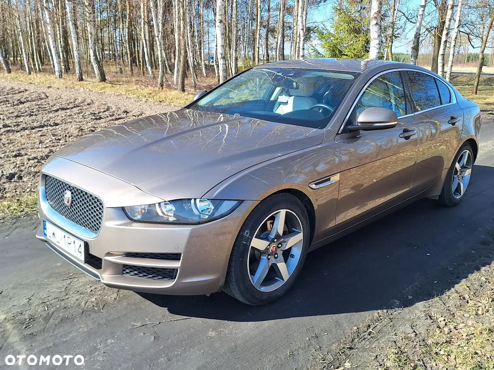 Jaguar XE 2.0 D Prestige - 3