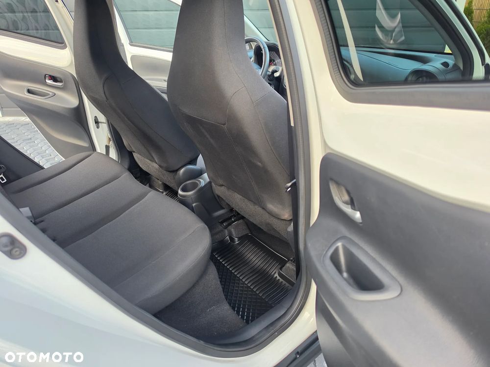 Toyota Aygo X Black&White - 14