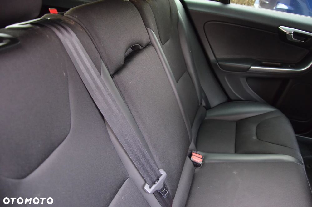 Volvo V60 D2 Momentum - 25
