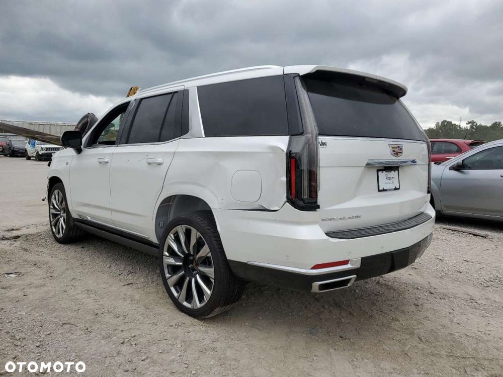 Cadillac Escalade - 3