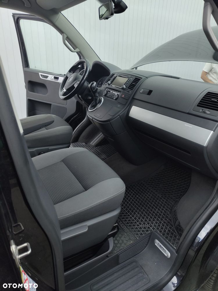 Volkswagen Multivan - 11