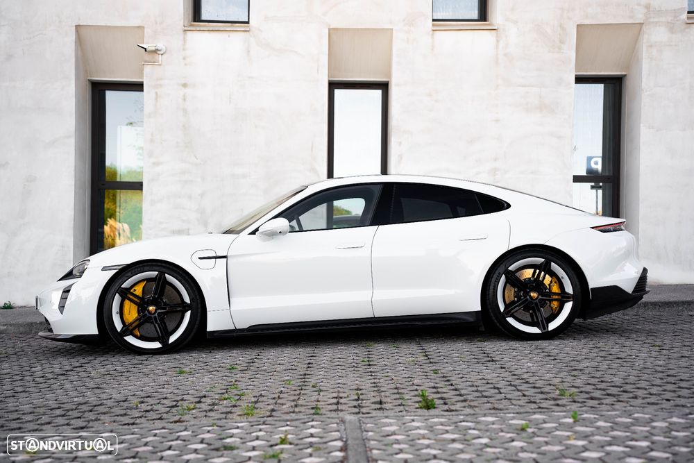 Porsche Taycan Turbo S - 8