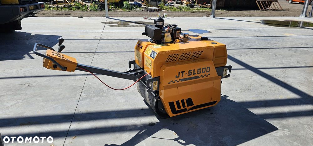 Walec wibracyjny starvox bomag - 3