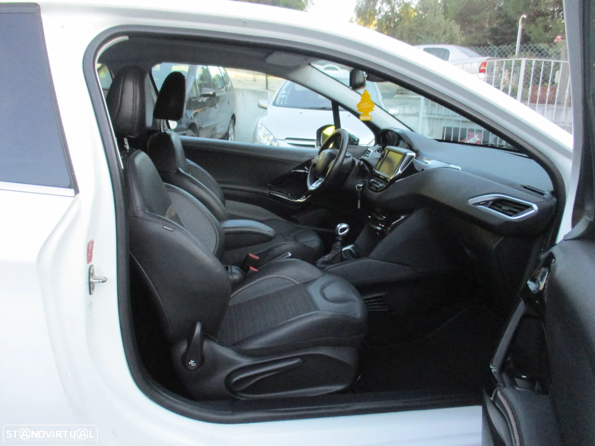 Peugeot 208 1.6 e-HDi Allure - 20