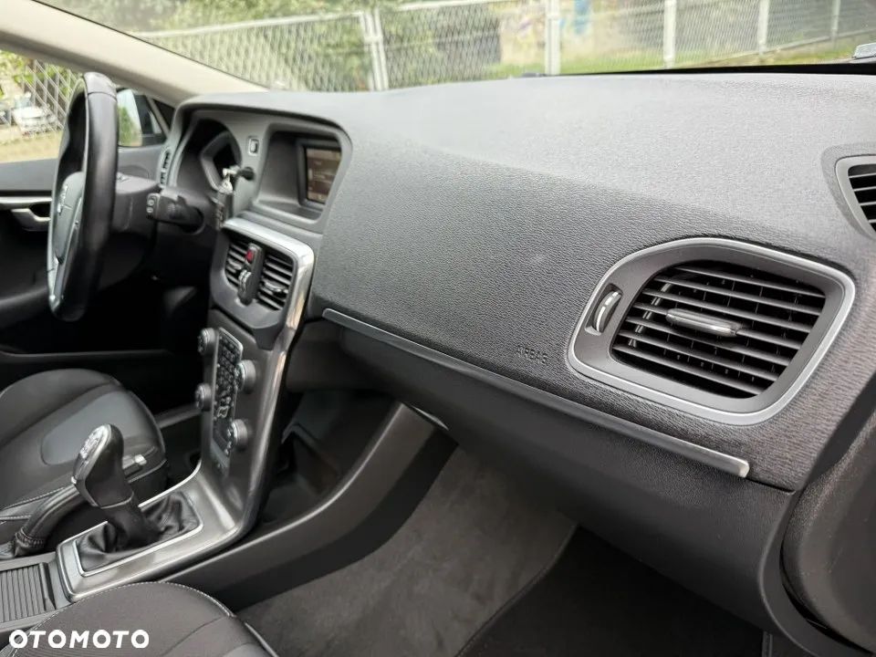 Volvo V40 T3 Momentum - 33