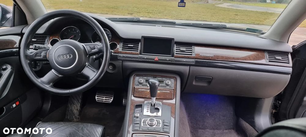 Audi A8 4.2 Quattro - 7