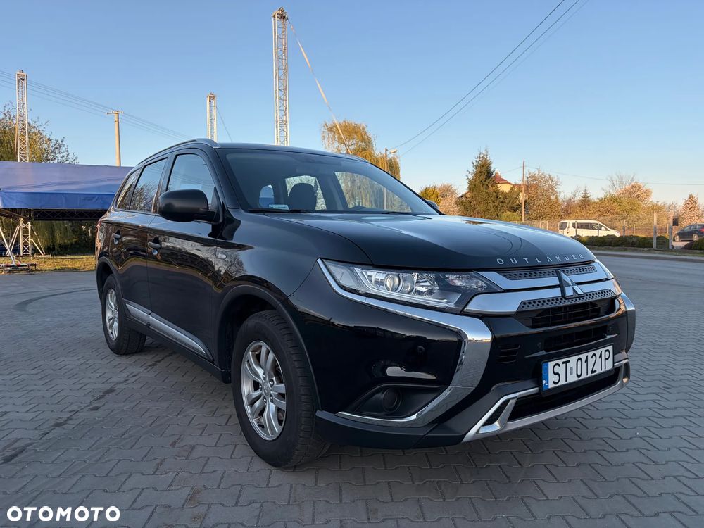 Mitsubishi Outlander 2.0 Invite + 2WD - 31