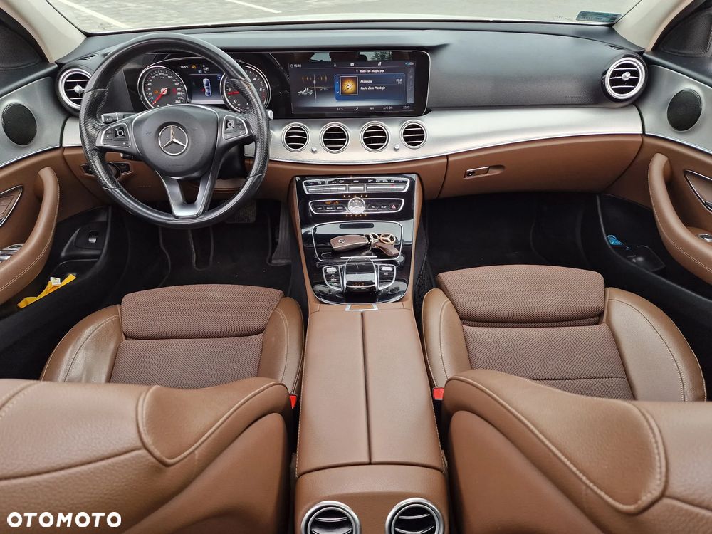 Mercedes-Benz Klasa E 220 d 4-Matic Business Edition 9G-TRONIC - 19