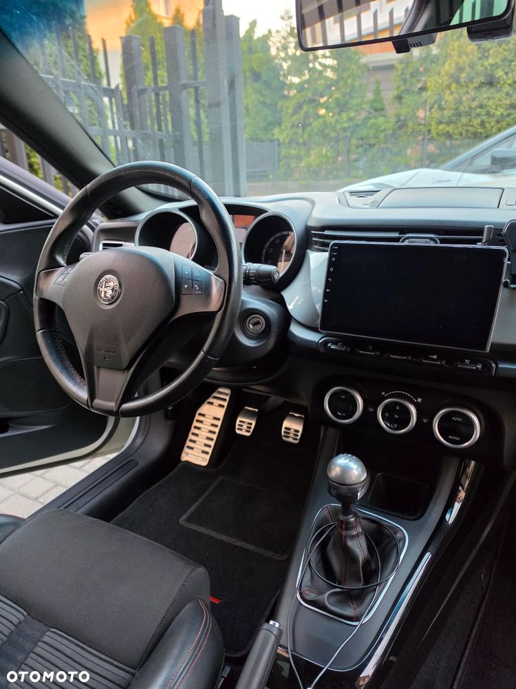 Alfa Romeo Giulietta ver-1750-tbi-quadrifoglio-verde - 25