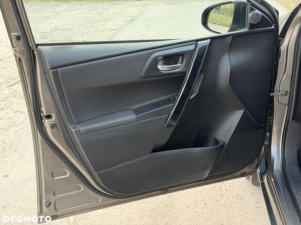 Toyota Auris Hybrid 135 Prestige - 12