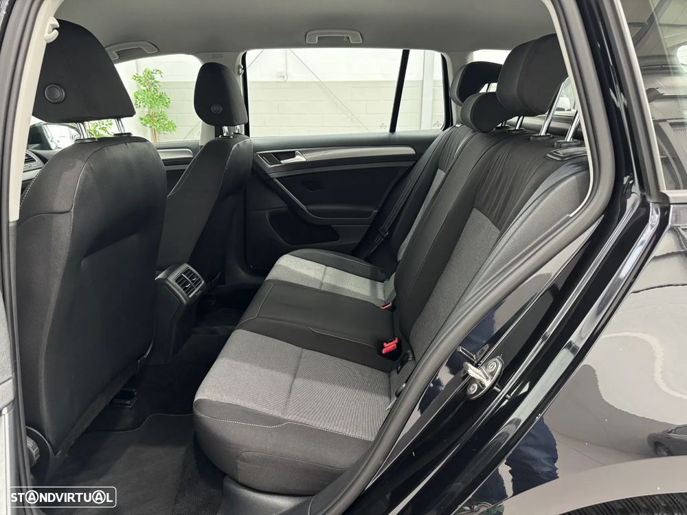 VW Golf Variant 1.6 TDi Confortline - 26
