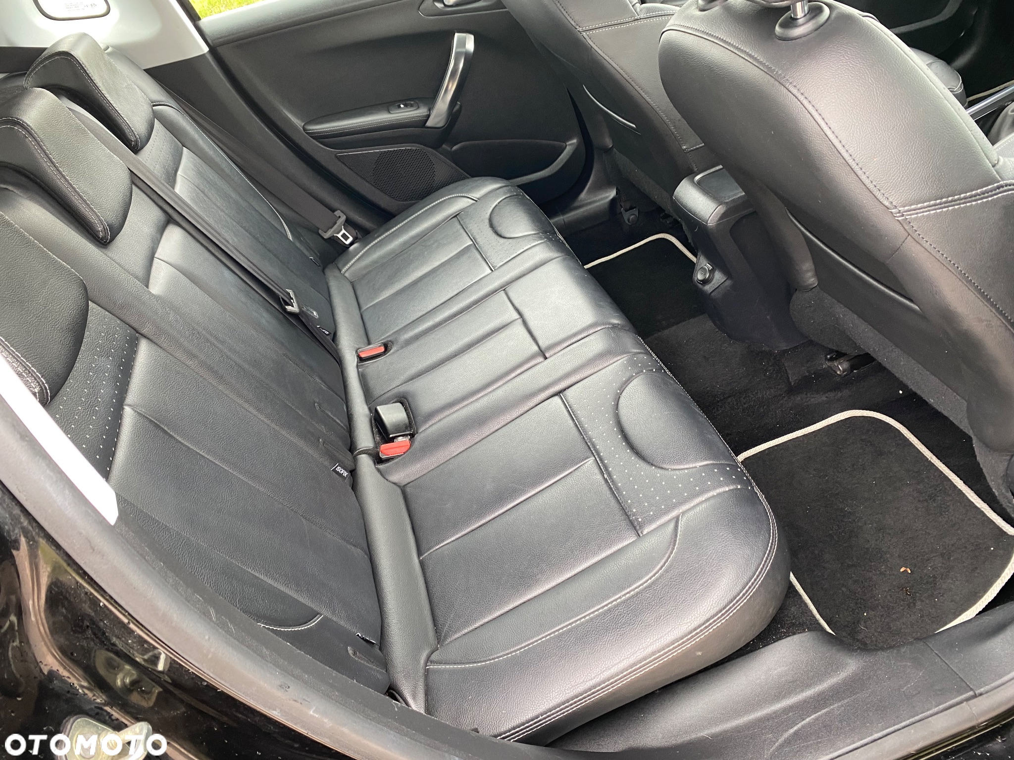 Peugeot 2008 1.6 e-HDi Allure S&S - 37