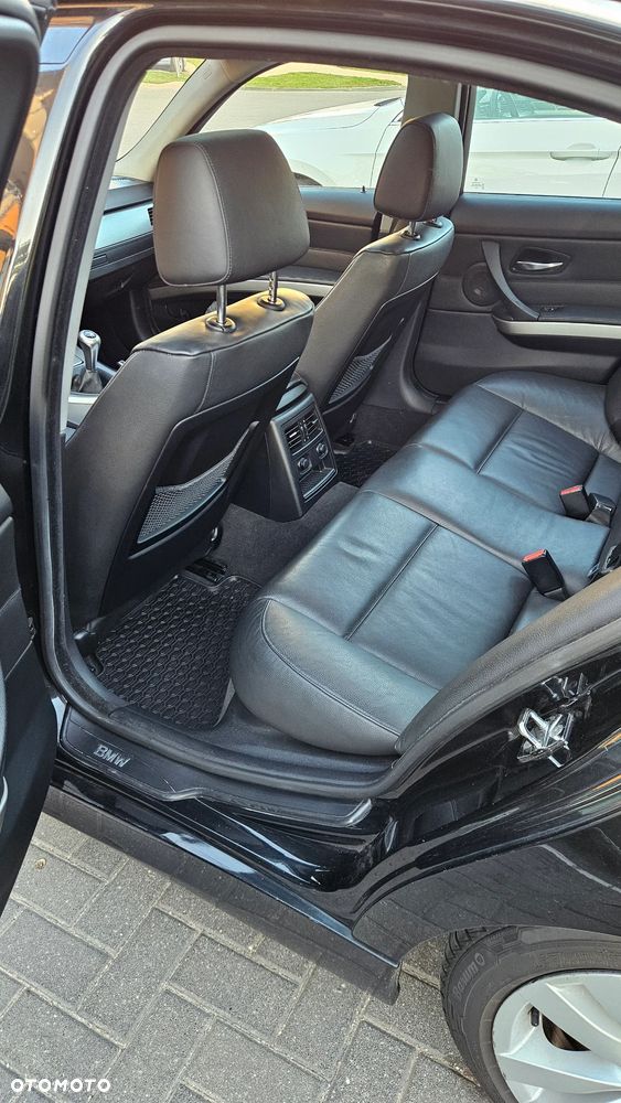 BMW Seria 3 325i - 6