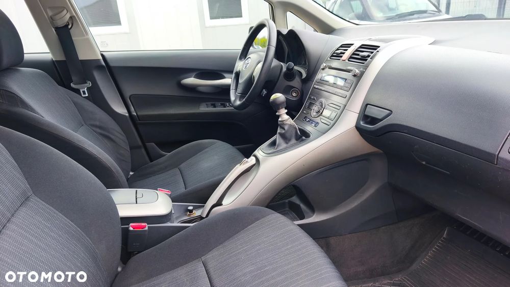 Toyota Auris 2.0 D-4D Luna - 24