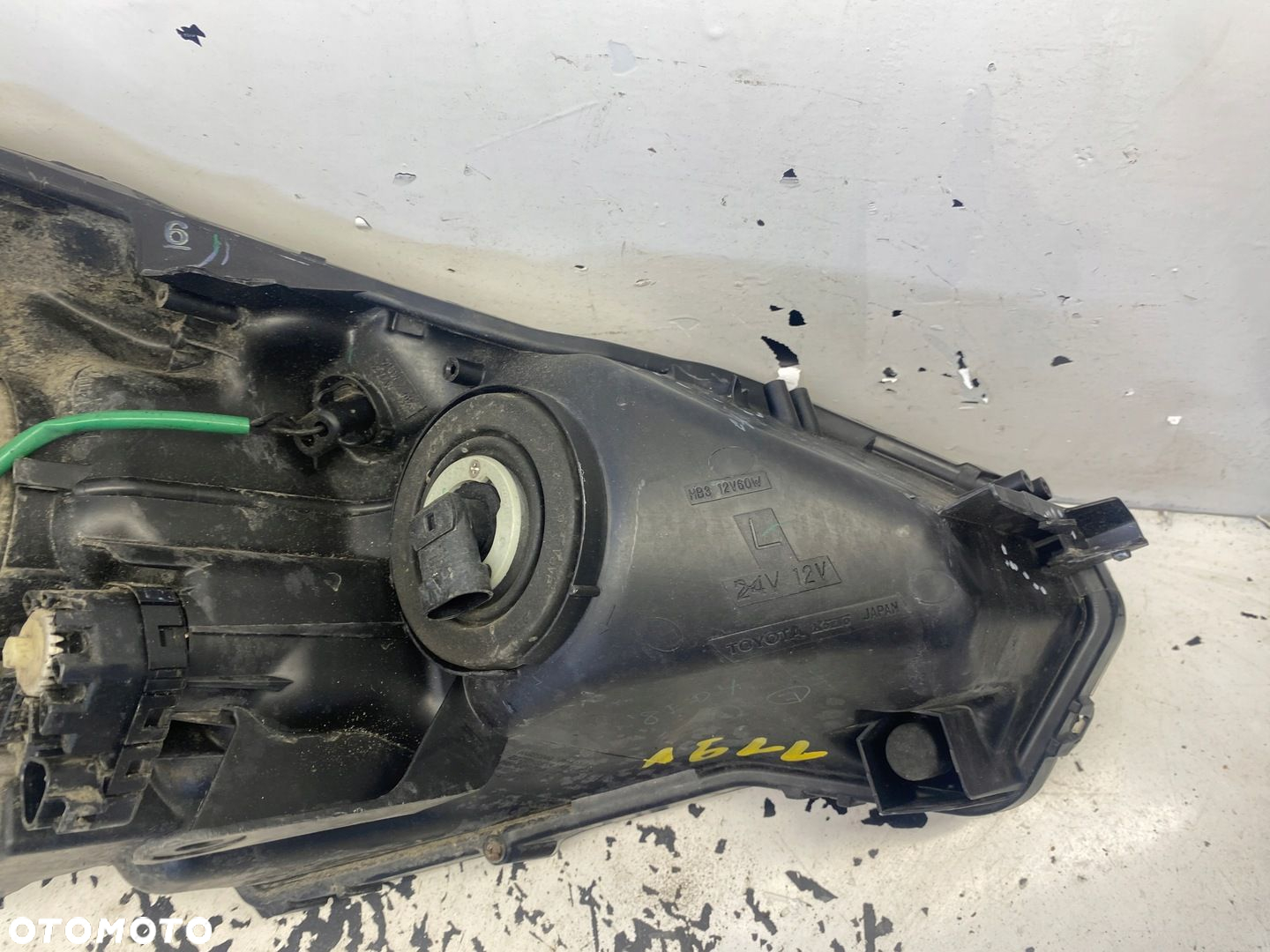 TOYOTA PRUS PLUS LAMPA LEWY PRZÓD SOCZEWKA - 13