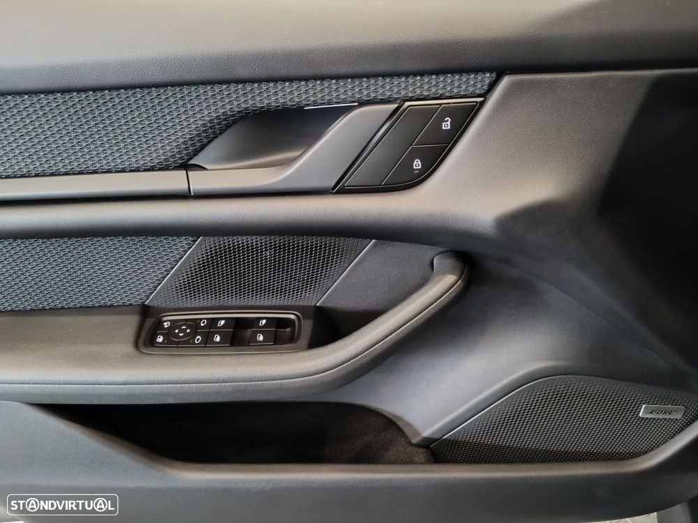 Porsche Taycan 4 - 13