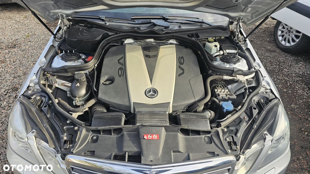 Mercedes-Benz Klasa E 350 CDI DPF BlueEFFICIENCY 7G-TRONIC Elegance - 22
