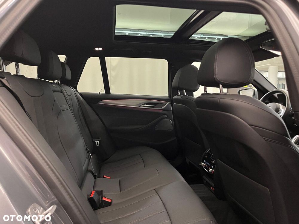 BMW Seria 5 540d xDrive mHEV M Sport sport - 40