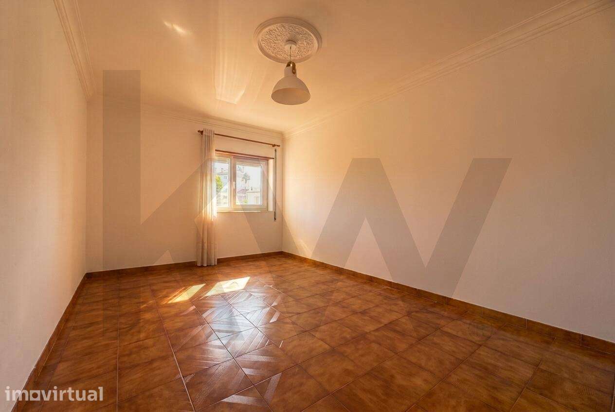 Espaçoso Apartamento T2, Ouressa em Mem Martins – R/C alto - Grande imagem: 4/23