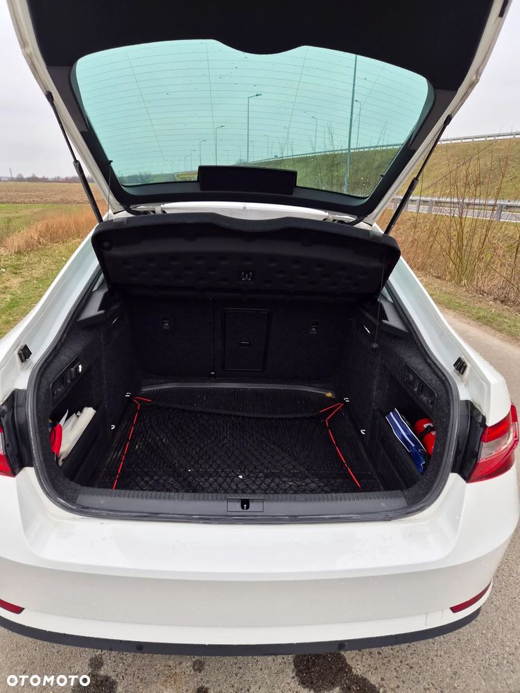 Skoda Superb 1.6 TDI Ambition DSG - 8