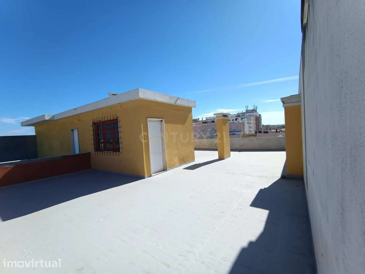 Apartamento T1 com Terraço de 125 m² no Centro do Barreiro