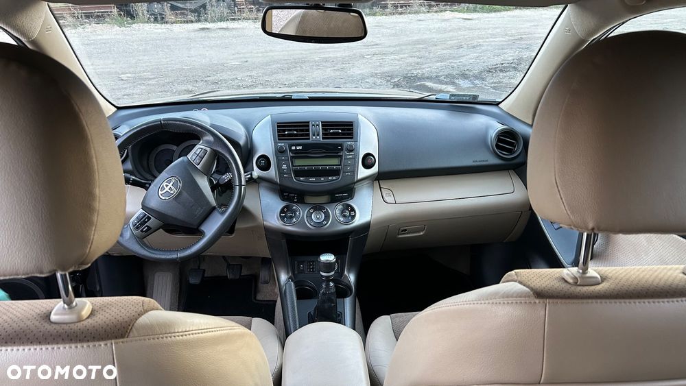 Toyota RAV4 - 11