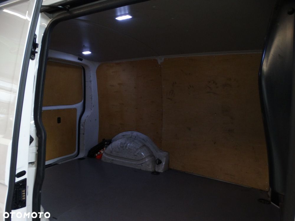 Volkswagen Transporter - 18