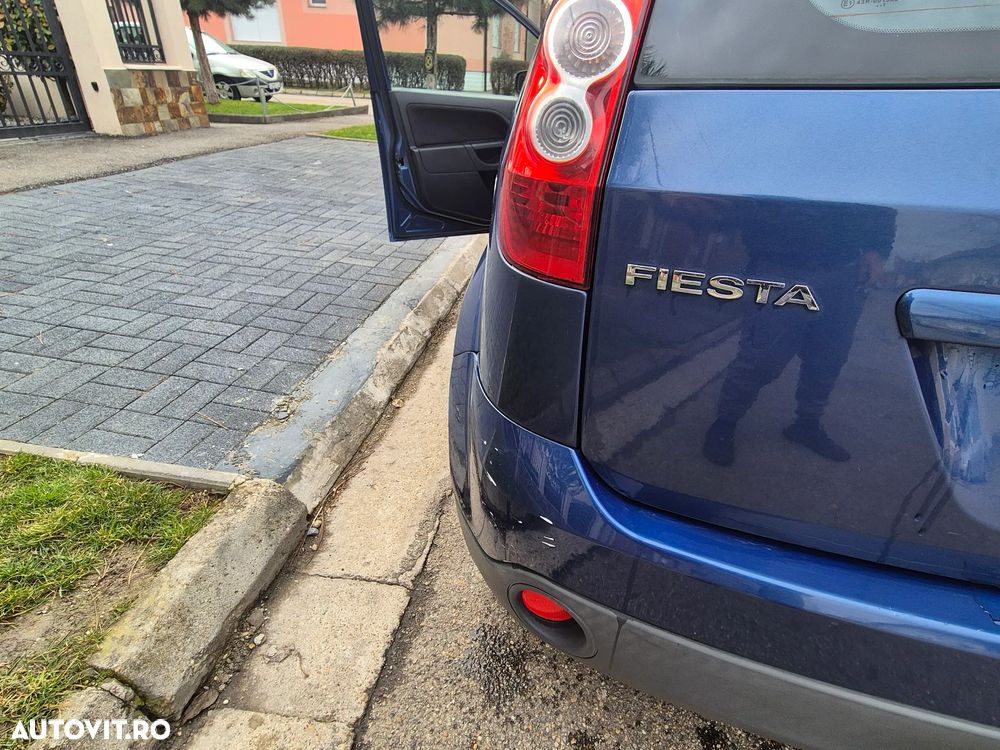 Ford Fiesta 1.3i Ambiente - 22