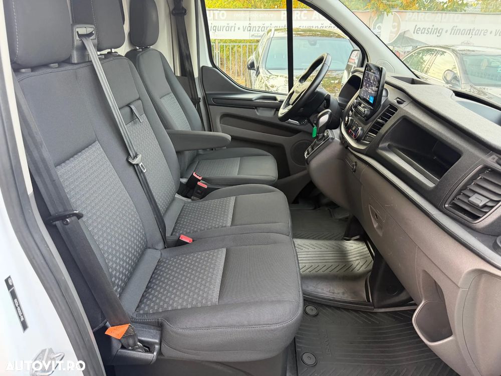 Ford TRANSIT CUSTOM - 24